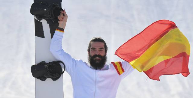 Regino Hernández celebra el bronce.