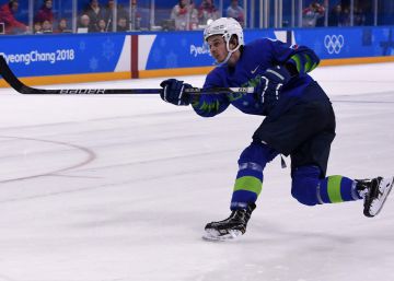 Un jugador de hockey esloveno sobre hielo da positivo y abandonará la villa olímpica