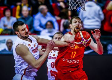 España supera con solvencia a Montenegro y sella su pase a la segunda fase