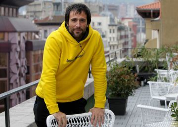 El español Alex Txikon abandona su escalada del Everest en invierno
