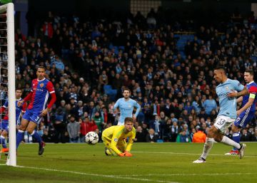 El Manchester City pasa ronda con un tropiezo