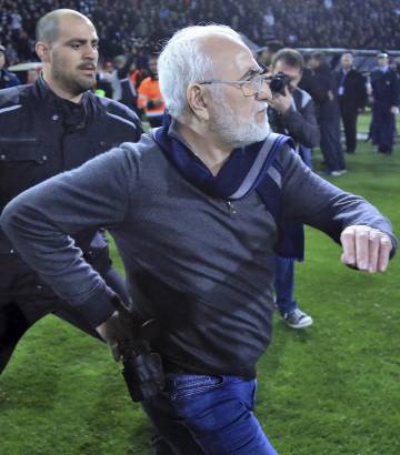 Savvidis, con la pistola al cinto.