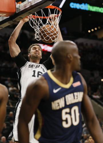 San Antonio y Utah, de la mano de Ricky Rubio, se aferran a los ‘playoffs’