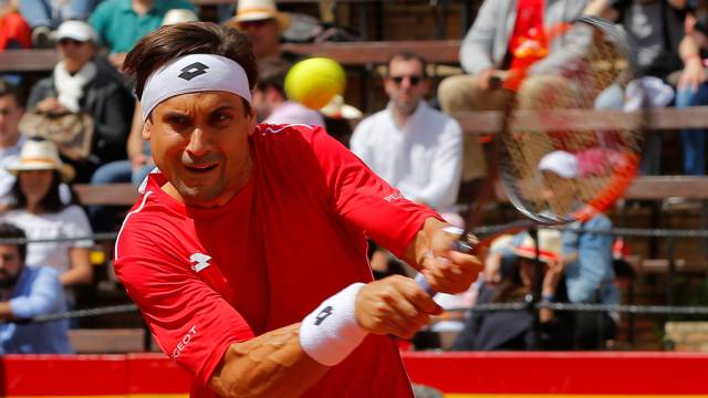 Ferrer golpea de revés ante Kohlschreiber en Valencia.
