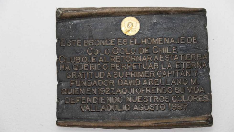 A bofetadas con el árbitro por una chilena