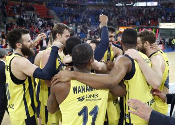 El Baskonia cae con más honor que puntos
