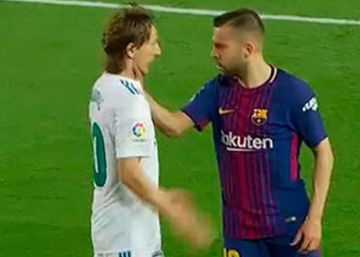 Se empieza agarrando del cuello a Modric…