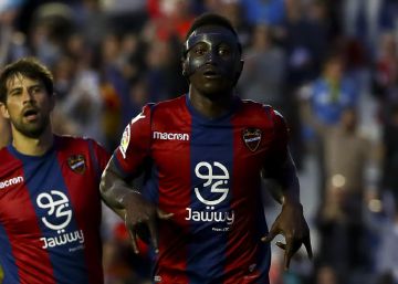 La máscara que transformó a Boateng, el delantero que tumbó al Barça con un triplete