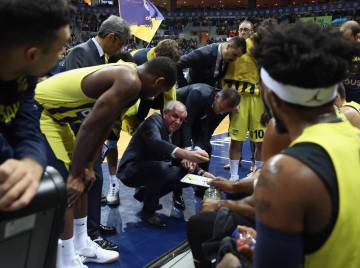 Obradovic, en un tiempo muerto del Fenerbahçe