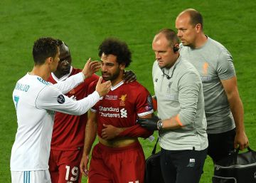 Salah y Carvajal se retiran entre lágrimas tras lesionarse en el primer tiempo