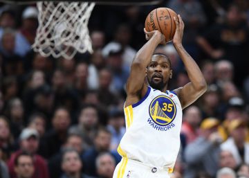 Kevin Durant deixa LeBron James à beira do nocaute