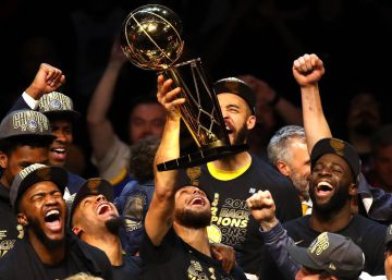 Warriors atropela Cavaliers e leva terceiro título da NBA em quatro anos