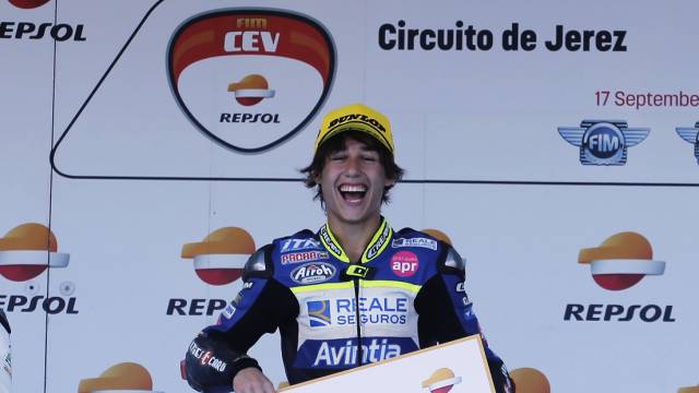 Andreas Pérez, en el podio del circuito de Jérez el año pasado.