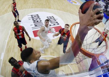 El Real Madrid reacciona e iguala la final ante el Baskonia