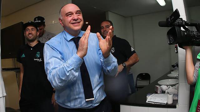 Pablo Laso celebra el título de Liga