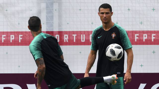 Cristiano, durante el entrenamiento de Portugal.