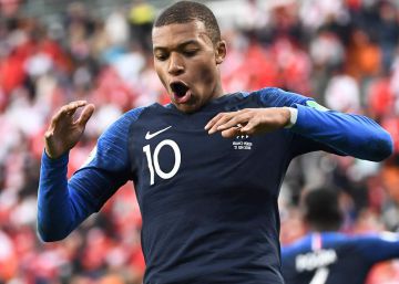 Mbappé clasifica a Francia y elimina a Perú