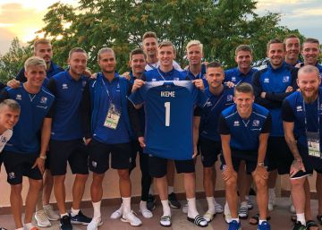 Islandia homenajea al portero de Nigeria que se perdió el Mundial por la leucemia