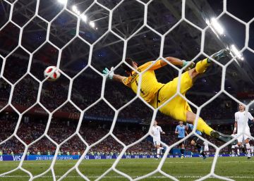 Cavani le da a Uruguay el pase a cuartos de final y elimina a Portugal