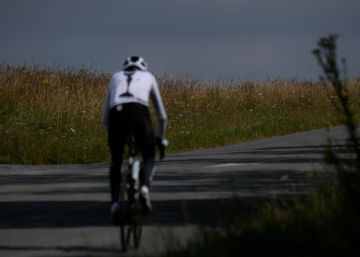 Froome, abucheado y silbado, parte hacia su quinto Tour
