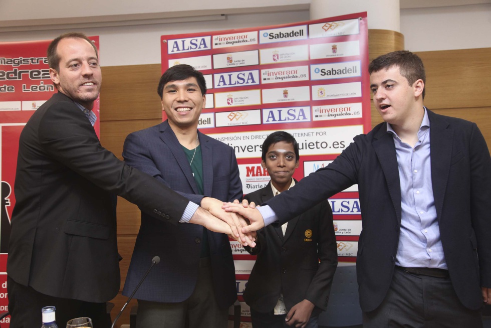 Los cuatro participantes en el XXXI Magistral Ciudad de León. De izquierda a derecha, Vallejo, So, Praggnanandhaa y Jaime Santos.