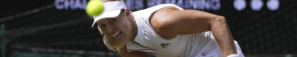 Kerber ejecuta un golpe de devolución.