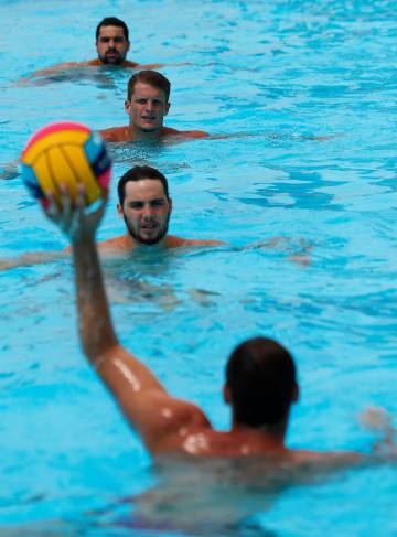 El Europeo de waterpolo, un pedestal para ellas y un trampolín para ellos