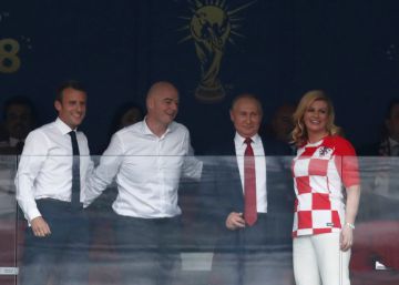 Macron, Infantino Putin y Kolinda Grabar-Kitarovic antes de la final.