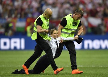 Pussy Riot reivindica a invasão ao campo durante a final da Copa do Mundo