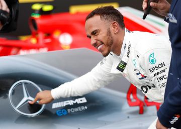 Hamilton renueva con Mercedes