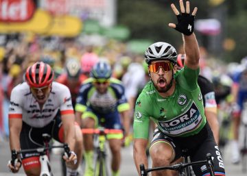 Sagan marca la línea al pelotón del Tour en el descenso de las montañas
