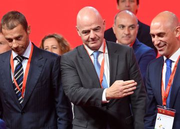 Rubiales exhibe su poder con el apoyo de Infantino y Ceferin