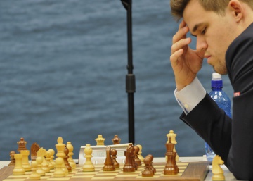 Carlsen decae a tres meses del Mundial