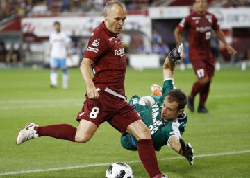 Iniesta se estrena en Japón con un golazo