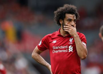El Liverpool denuncia a su estrella Salah por conducir con el móvil