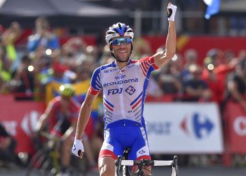 La firma de Simon Yates en Andorra