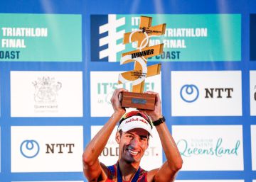 Mario Mola, campeón del mundo de triatlón por tercera vez consecutiva