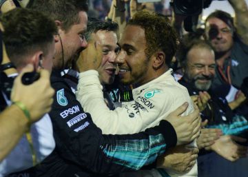 Hamilton lo hace todo bien en Singapur