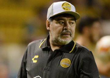 Maradona gana por goleada en su primer partido con los Dorados