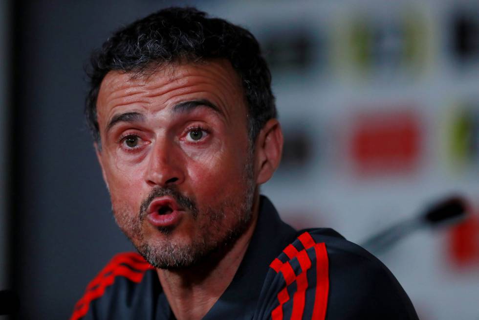 Luis Enrique durante la rueda de prensa de este miércoles en Gales