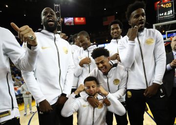 Curry y Durant abren el curso de los Warriors en plan estelar