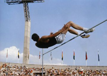 Junto a Fosbury el día de su revolución