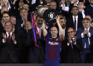 Iniesta levanta para el Barça la última Copa del Rey.