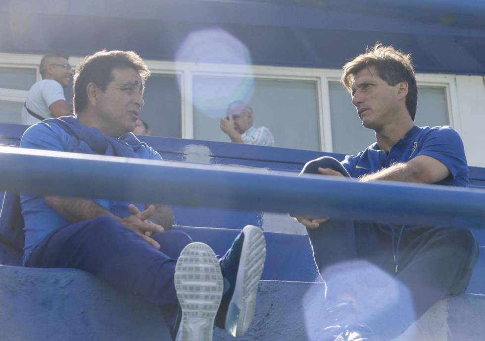 Claudio Vivas (izquierda), coordinador de inferiores de Boca, con Guillermo Barros Schelotto, entrenador del primer equipo.