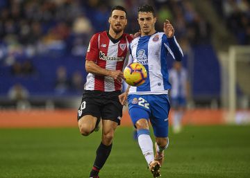 Mario Hermoso y el póster de Sergio Ramos