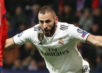 Benzema se enchufa con Solari