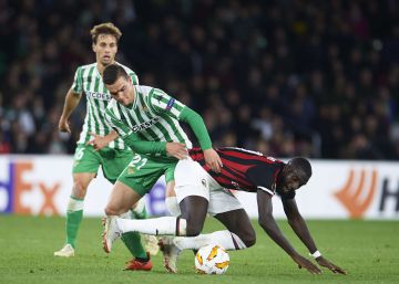 El Betis no concluye su obra ante el Milan