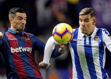 Januzaj y Oyarzabal desactivan al Levante