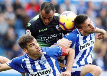 El Alavés sigue en la zona noble tras ganar al Huesca