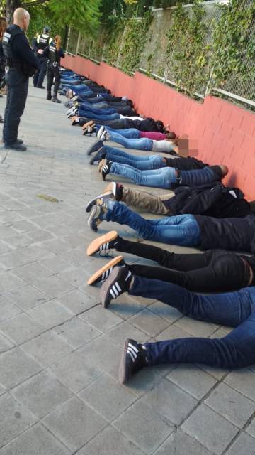 Los aficionados identificados por la policía en Alicante. Policía Local de Alicante.